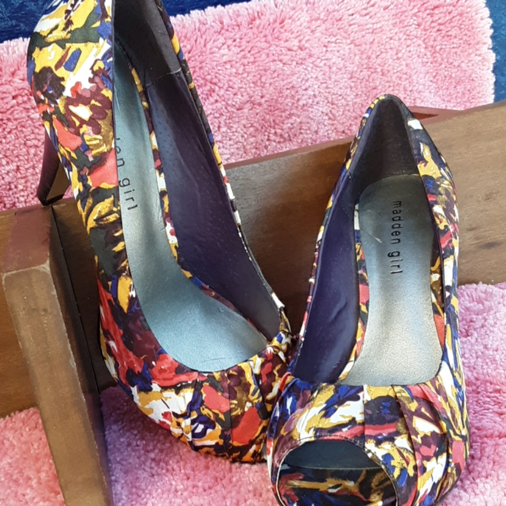 Madden girl multicolor satin fabric print heel